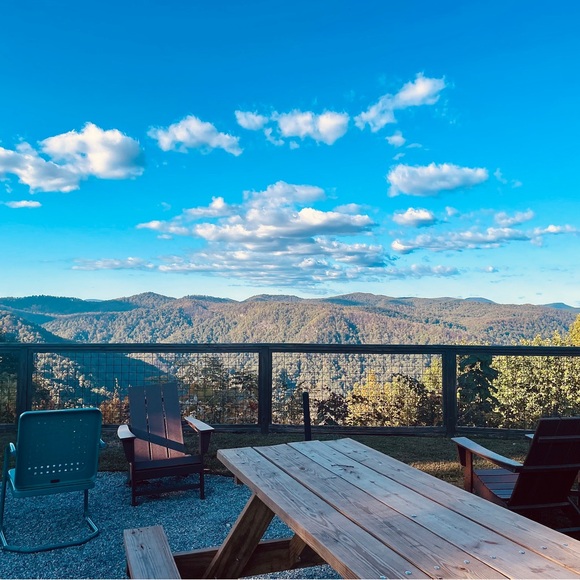 Meet your Posher, Attic Granny - Picture 10 of 16